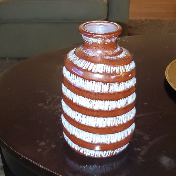 Vases - Picture 3 of 4